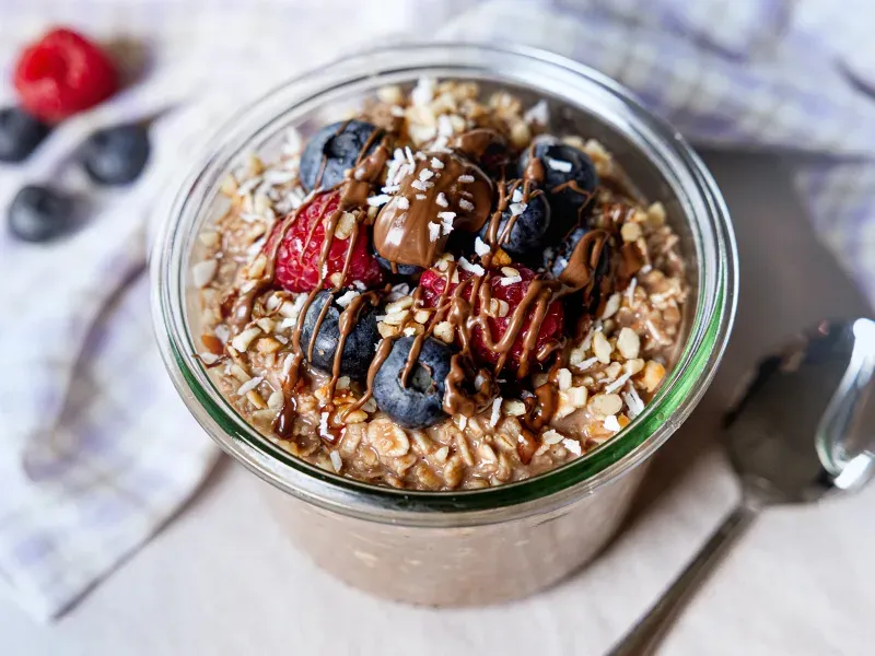 Овсяная каша с кремом из лесных орехов Milka